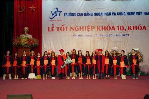 Lễ bế giảng và trao bằng tốt nghiệp Khóa 10,11 – Trường Cao đẳng Ngoại Ngữ và Công Nghệ Việt Nam