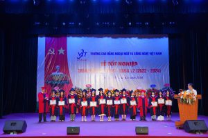 LỄ BẾ GIẢNG TRAO BẰNG TỐT NGHIỆP KHÓA K12