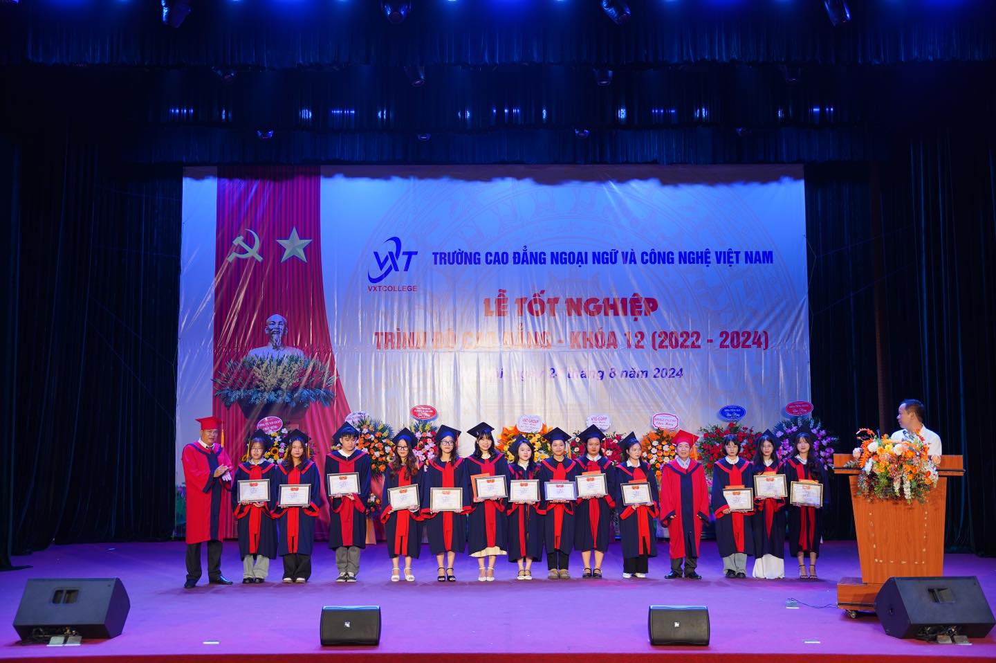 LỄ BẾ GIẢNG TRAO BẰNG TỐT NGHIỆP KHÓA K12